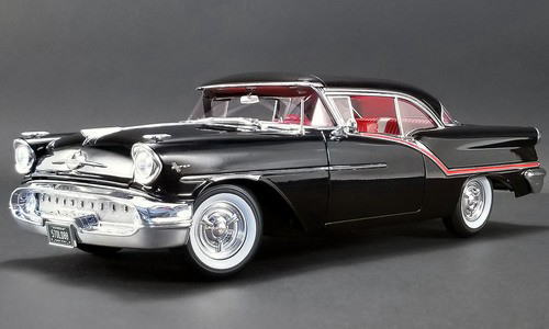 オールズモビル スーパー88 1/18 Oldsmobile Super 88