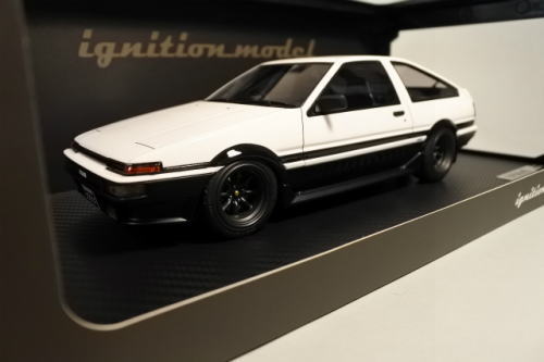 スプリンター トレノ AE86 1/18 Toyota Trueno AE86 Apex