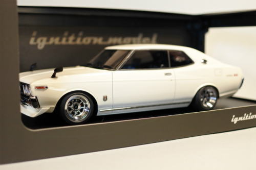 日産 ローレル 2000 SGX 1/18 Nissan Laurel C130