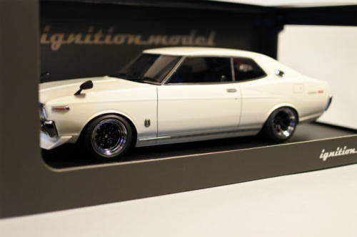 日産 ローレル 2000 SGX 1/18 Nissan Laurel C130