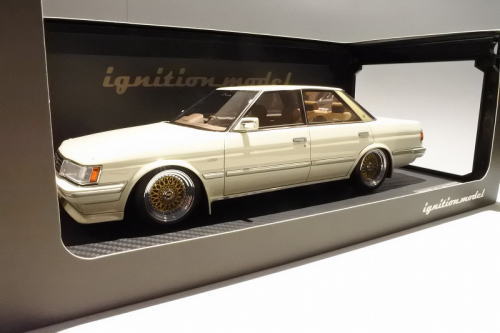 トヨタ マーク2 1/18 Toyota Mark2 Grande GX71