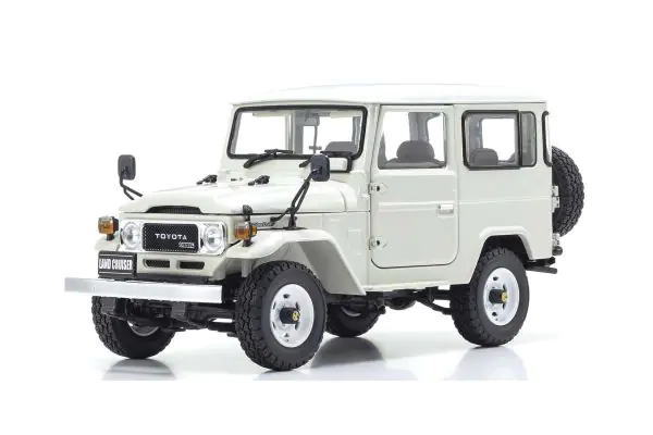 トヨタ ランドクルーザー 1/18 Toyota Land Cruiser