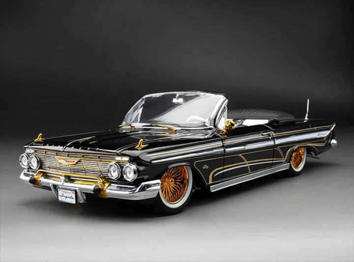 シボレー インパラ ローライダー 1/18 Chevy Impala Loerider